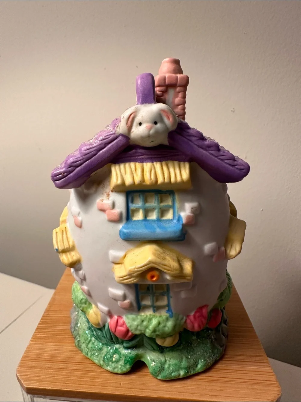 Vintage Hoppy Hollow House 2002 Easter Decor Pastel Bunny